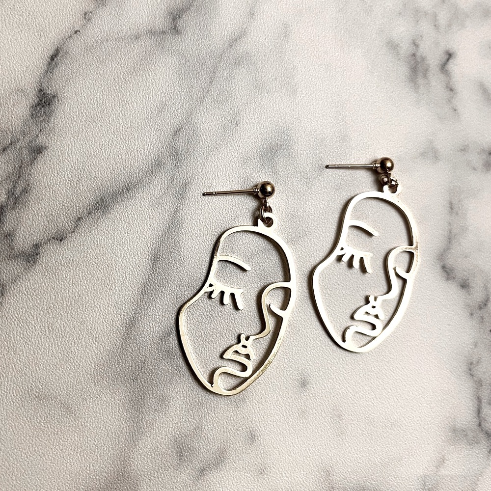 n e w | gold face earrings ✨